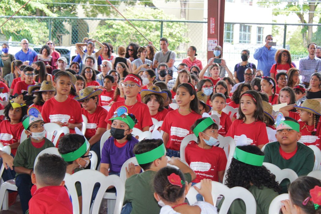 Estudiantes y docentes de la Escuela Elemental se aprestan a disfrutar de las actividades relacionadas a la celebración de la Semana de la Afirmación de la Puertorriqueñidad.