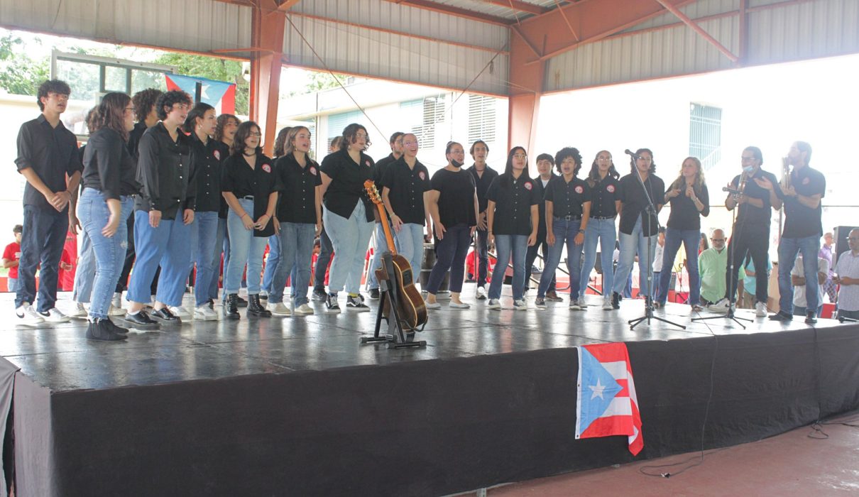 Coro de la UHS durante su intervención en la celebración de la Semana de la Afirmación de la Puertorriqueñidad