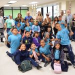 Estudiantes y personal docente durante la actividad en la Biblioteca Gerardo Sellés Solá de la Facultad de Educación