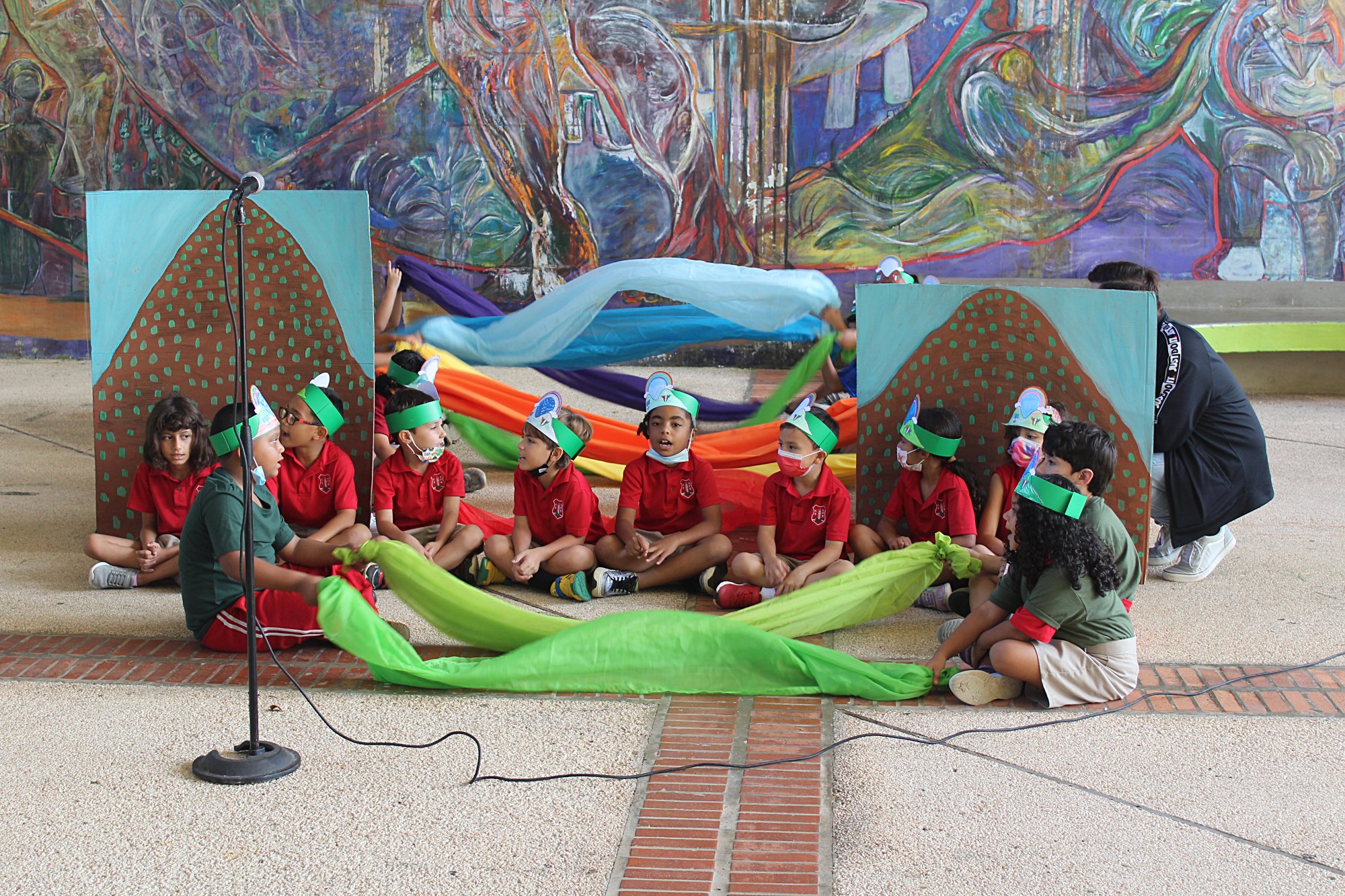 Estudiantes de la Escuela Elemental de la UPR que participan de las actividades artísticas en la celebración de la Semana de la Afirmación de la Puertorriqueñidad
